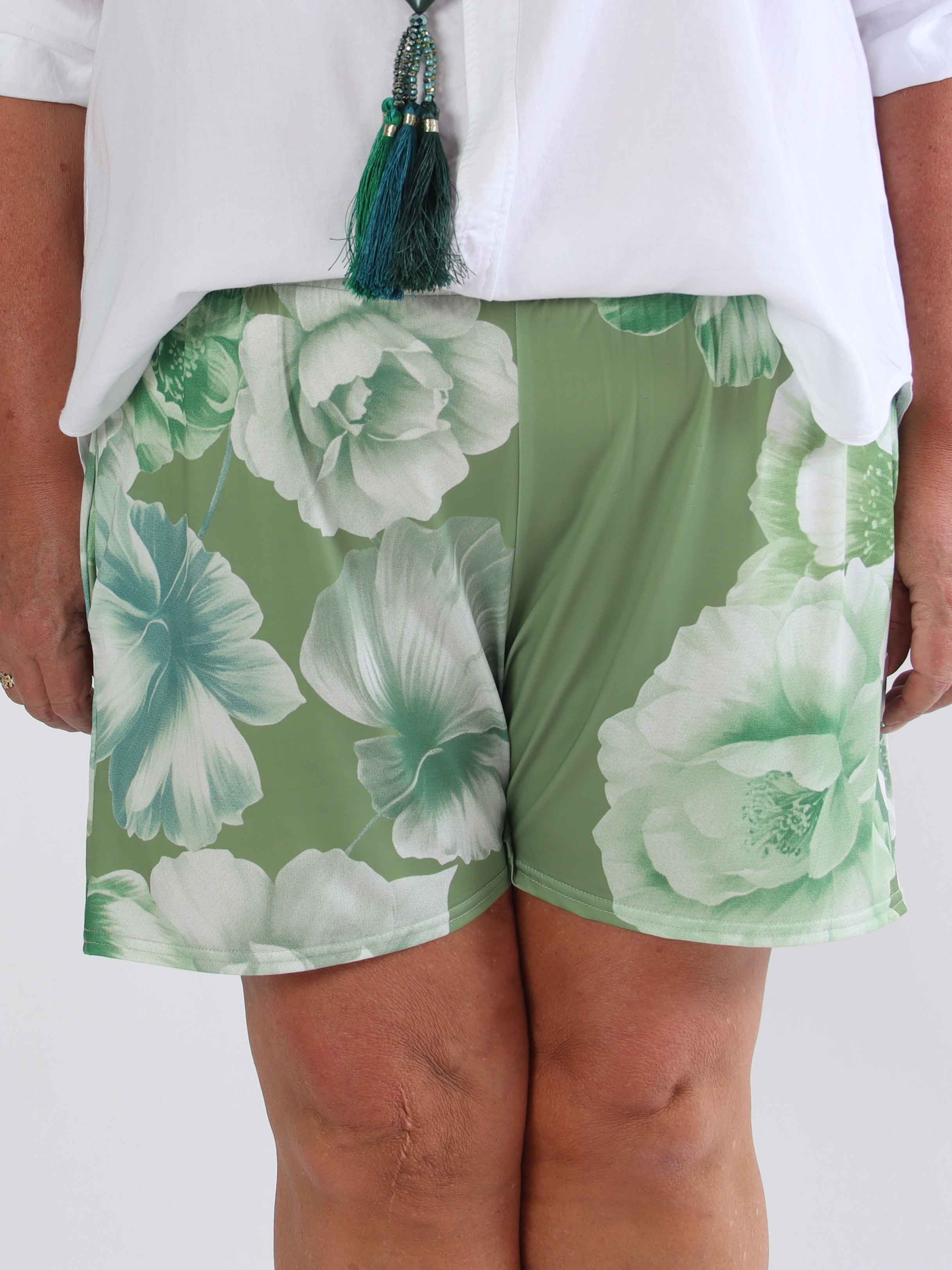 Pams Flower Shorts - Elastiske plus size shorts med blomsterprint